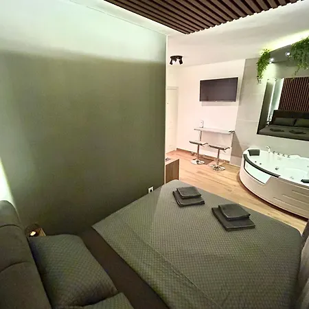 Seventh Oasis Apartment *